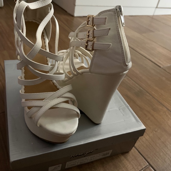 Shoe - Picture 1 of 2